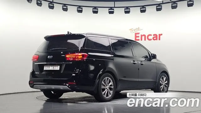 Kia Carnival 2018 thumb 2