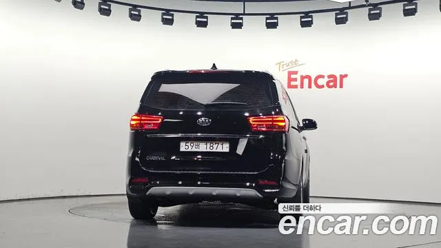 Kia Carnival 2018 thumb 4