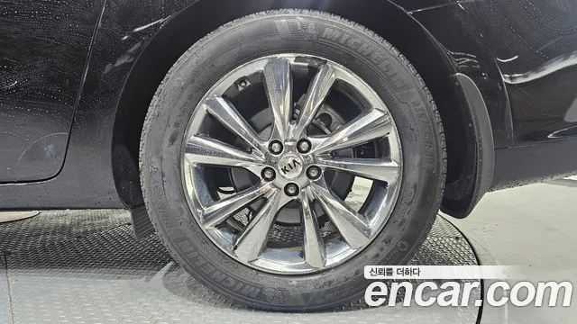 Kia Carnival 2018 thumb 5