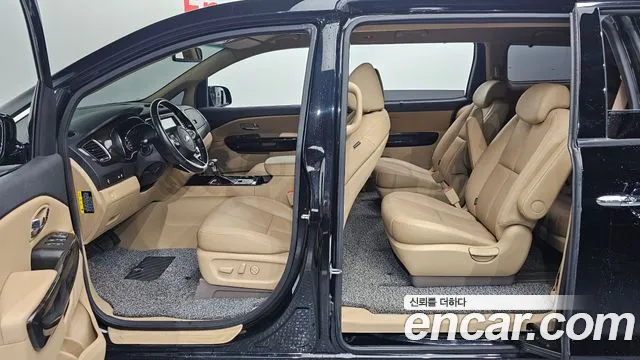 Kia Carnival 2018 thumb 10