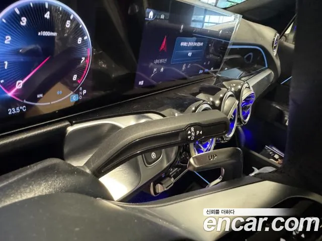 Mercedes-Benz GLB 2025 thumb 9