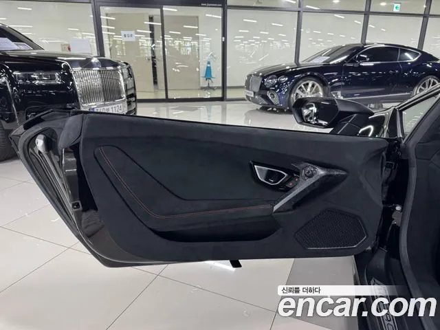 Lamborghini Huracan 2018 thumb 8