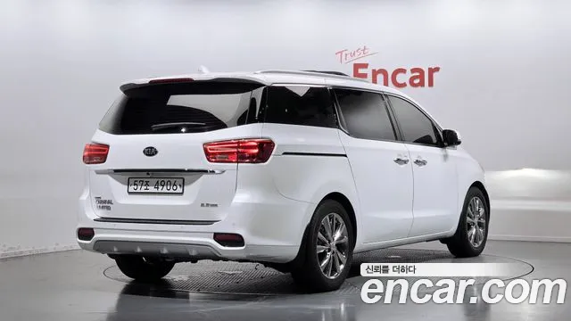Kia Carnival 2018 thumb 2