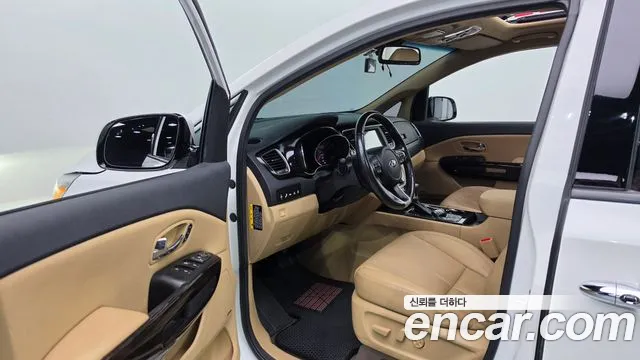 Kia Carnival 2018 thumb 10