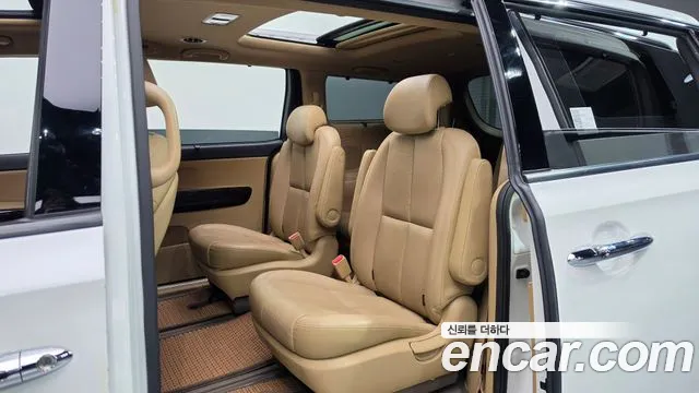 Kia Carnival 2018 thumb 11