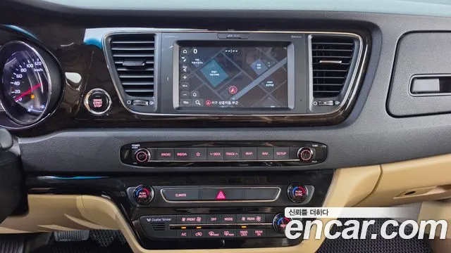Kia Carnival 2018 thumb 12