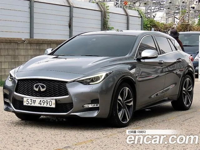 Infiniti Q30 2018 thumb 2