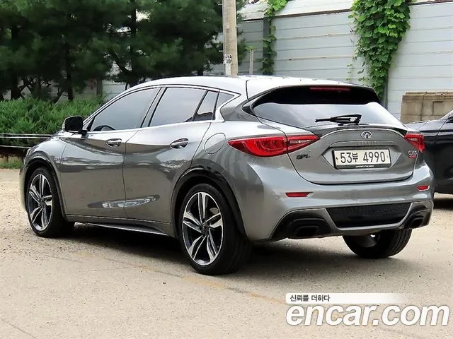 Infiniti Q30 2018 thumb 3