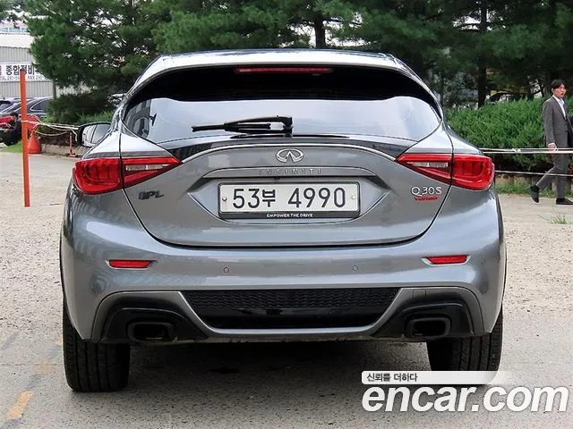 Infiniti Q30 2018 thumb 4