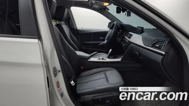 BMW 3-Series 2015 thumb 11