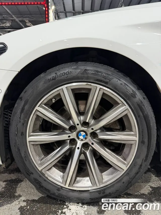 BMW 5 серии 2018 thumb 8