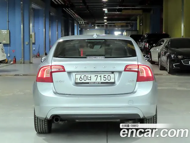 Volvo S60 2014 thumb 3