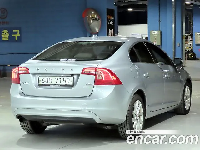 Volvo S60 2014 thumb 4