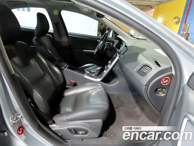 Volvo S60 2014 thumb 8