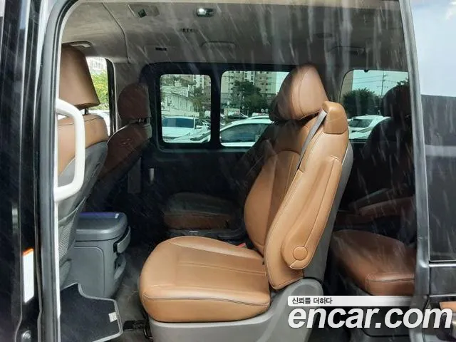 Hyundai Staria 2022 thumb 10