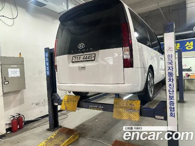 Hyundai Staria 2021 thumb 2