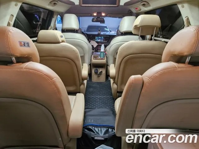 Kia Carnival 2015 thumb 8