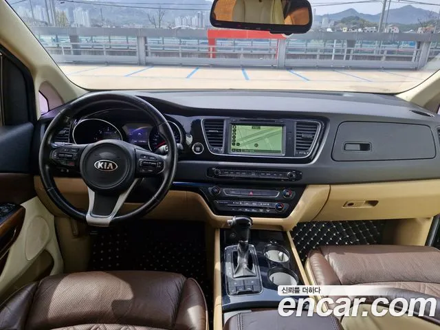 Kia Carnival 2015 thumb 9