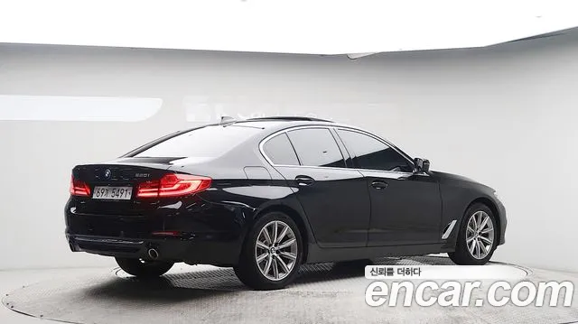 BMW 5 серии 2019 thumb 4