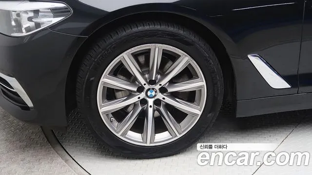 BMW 5 серии 2019 thumb 5
