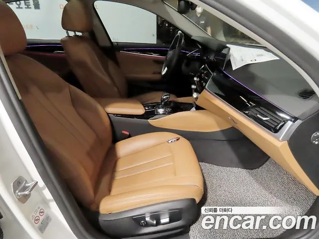 BMW 5 серии 2019 thumb 8