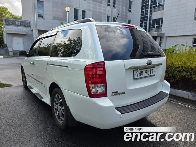 Kia Carnival 2013 thumb 4