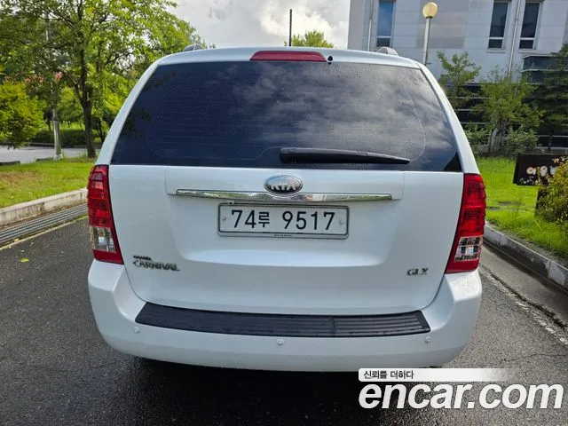 Kia Carnival 2013 thumb 5