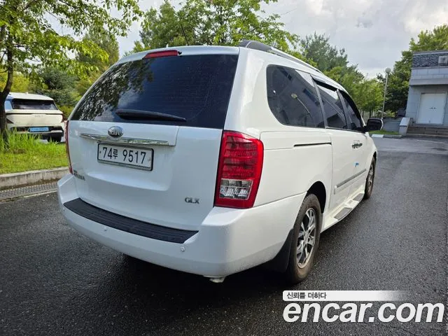 Kia Carnival 2013 thumb 6