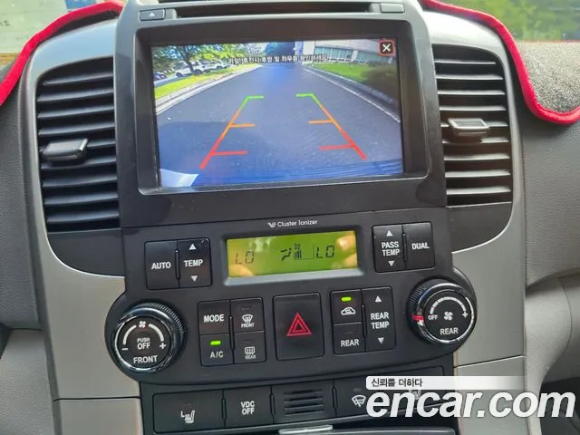 Kia Carnival 2013 thumb 8
