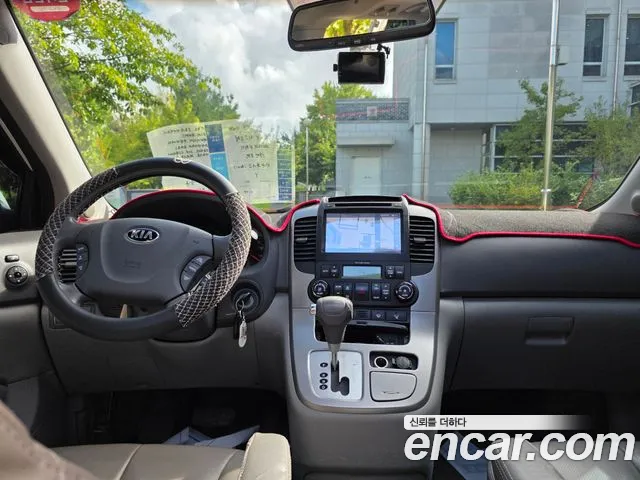 Kia Carnival 2013 thumb 9