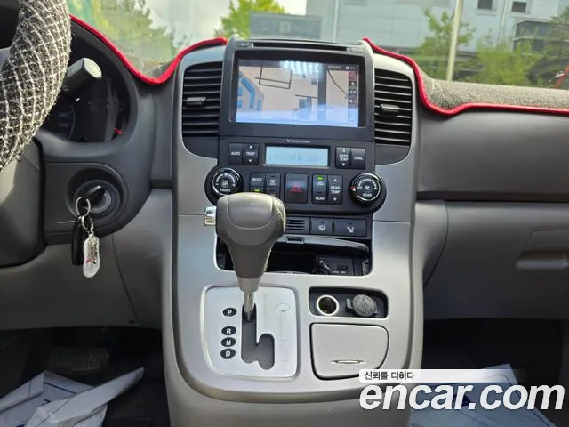 Kia Carnival 2013 thumb 10