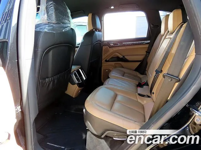 Porsche Cayenne 2016 thumb 6