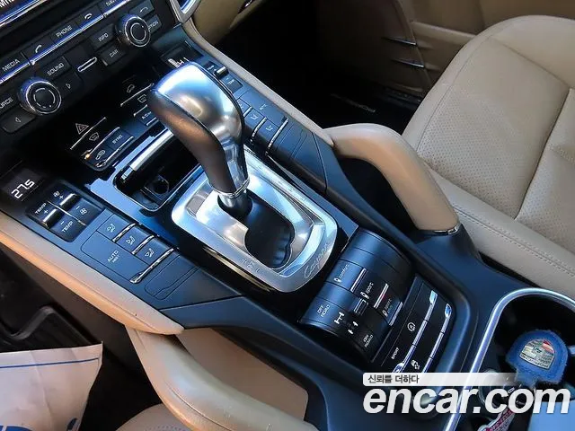 Porsche Cayenne 2016 thumb 10