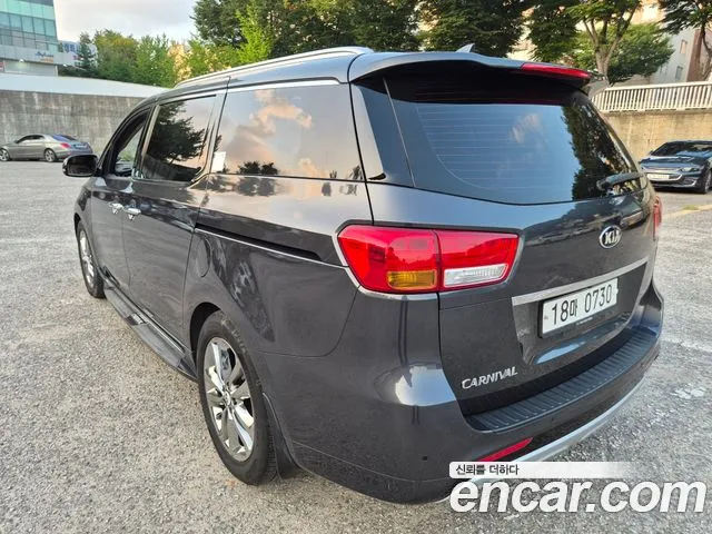 Kia Carnival 2015 thumb 4