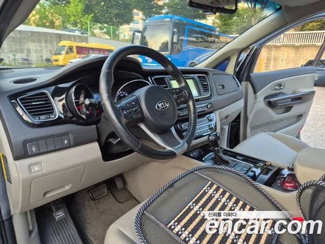 Kia Carnival 2015 thumb 7