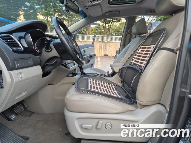 Kia Carnival 2015 thumb 9