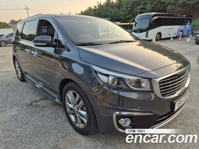 Kia Carnival 2015 thumb 11