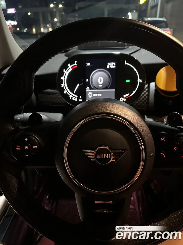 Mini Hatch 2021 thumb 2