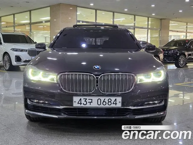 BMW 7-Series 2016 thumb 2