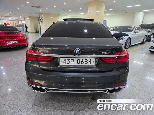 BMW 7-Series 2016 thumb 4