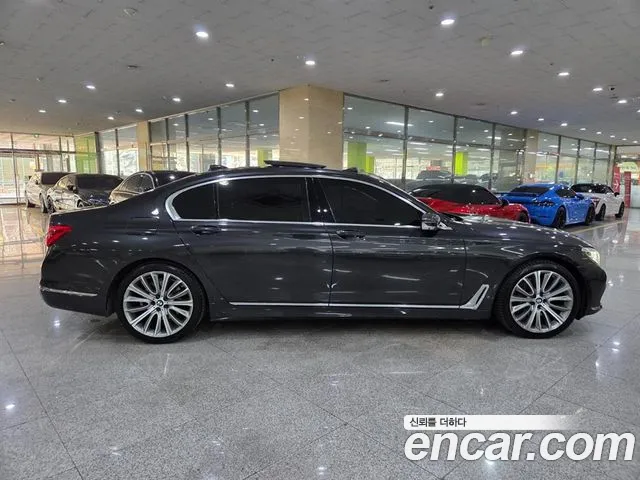 BMW 7-Series 2016 thumb 5
