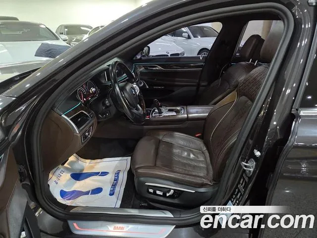 BMW 7-Series 2016 thumb 6