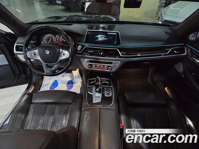 BMW 7-Series 2016 thumb 8