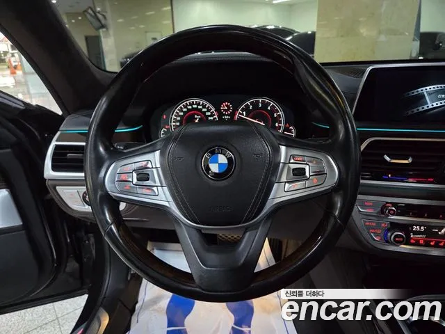 BMW 7-Series 2016 thumb 9