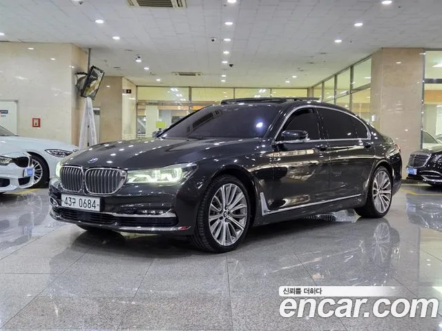 BMW 7-Series 2016 thumb 12