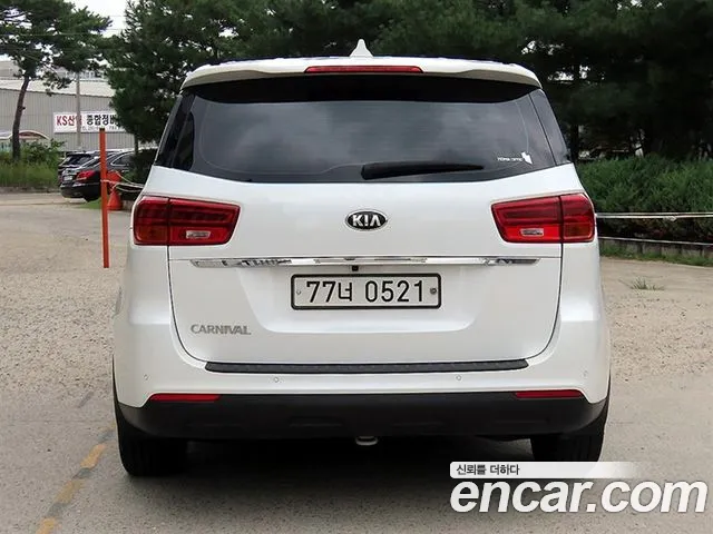 Kia Carnival 2019 thumb 4