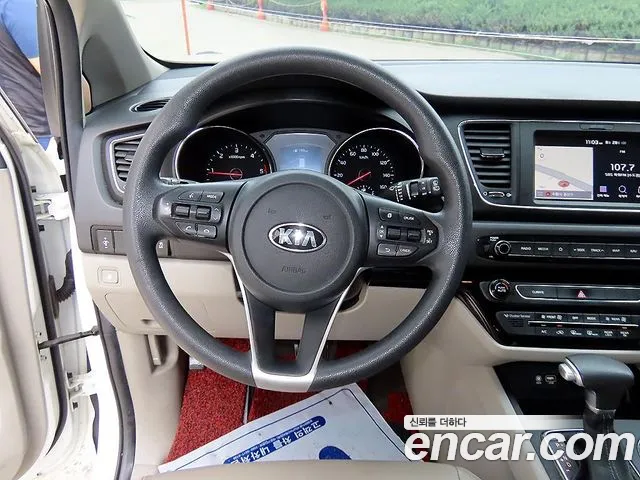 Kia Carnival 2019 thumb 9