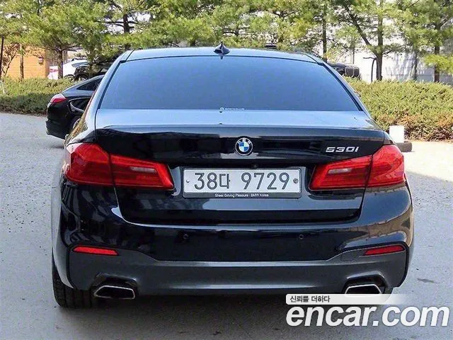 BMW 5-Series 2018 thumb 4