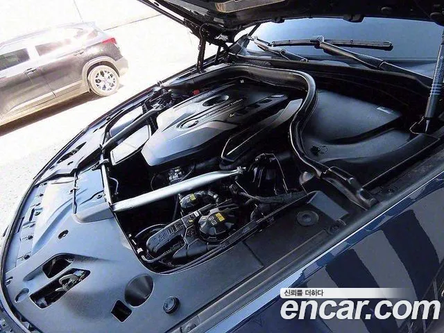 BMW 5-Series 2018 thumb 6