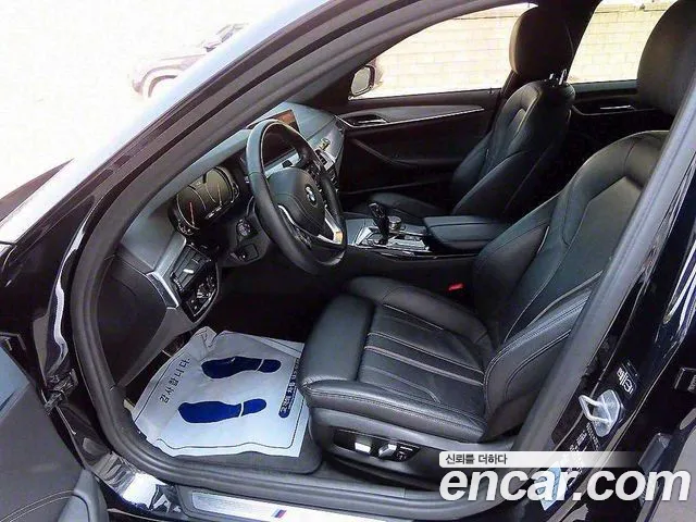 BMW 5-Series 2018 thumb 10